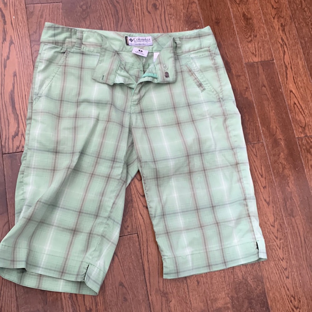 Womens 8 Columbia Titanium shorts
